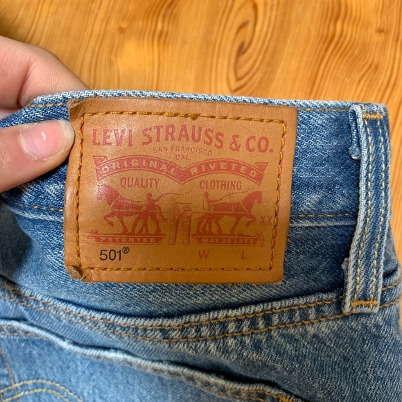 Levi Jean Shorts - Picture 3 of 5